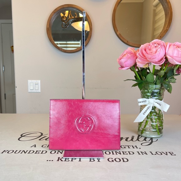 Gucci GG Logo Patent Leather Soho Clutches Wallet